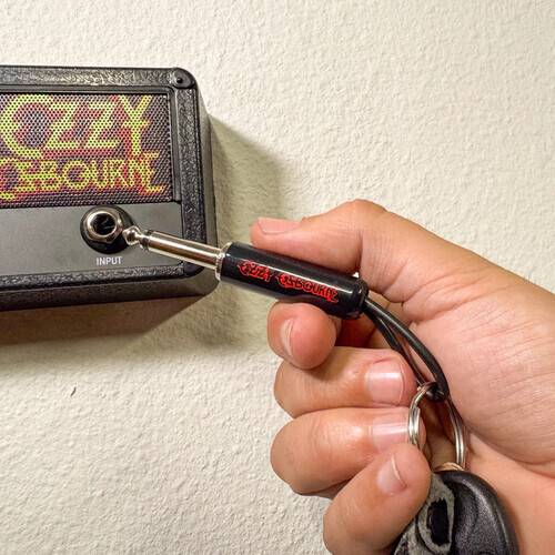 Pluginz - Ozzy Osbourne - Guitar Plug Keychain - Red Logo Novelties (Keychain / Keyring)