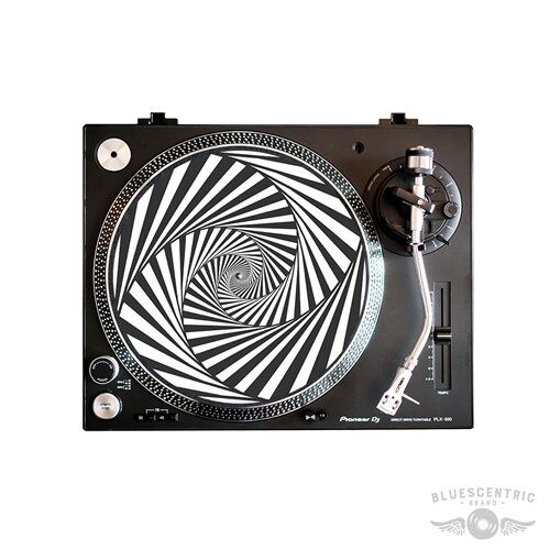 Graphic Black & White Trippy Triangles Optical Illusion Turntable Slip Mat
